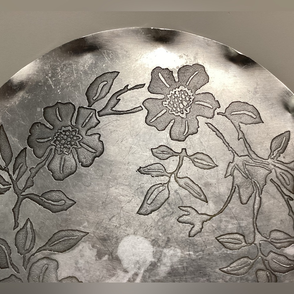 ⚫️ Vintage - Hammered Aluminum Serving Platter - Dogwood Floral Design - Unique - Picture 3 of 10